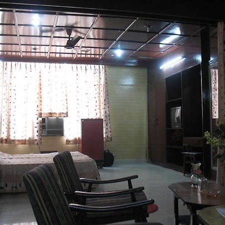 Gaurav Hotel Канпур Екстериор снимка