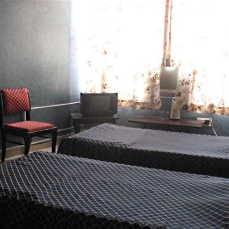 Gaurav Hotel Канпур Екстериор снимка