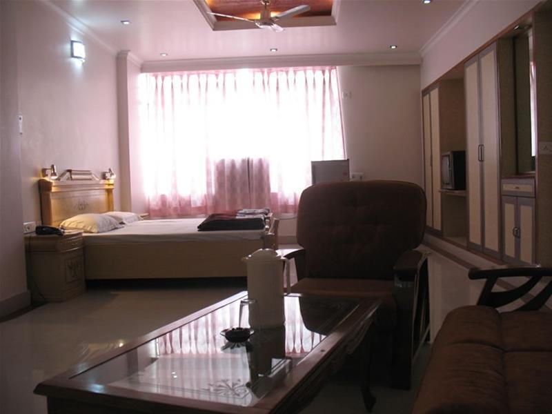 Gaurav Hotel Канпур Екстериор снимка